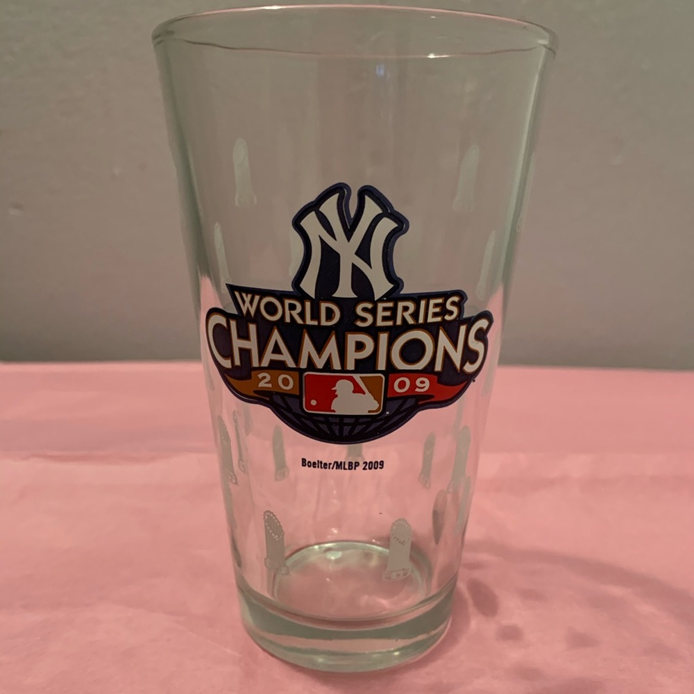 Vintage NY Yankees World Series glass (2009)